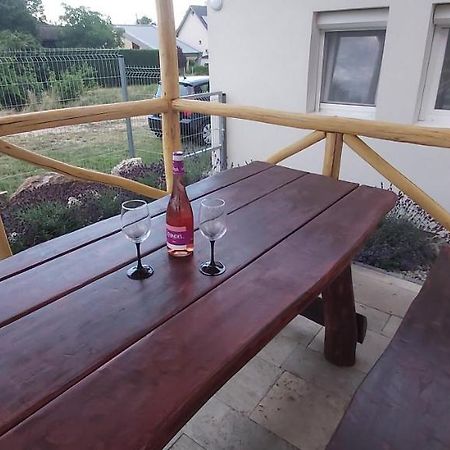 Lali Apartman Balatonudvari Eksteriør billede